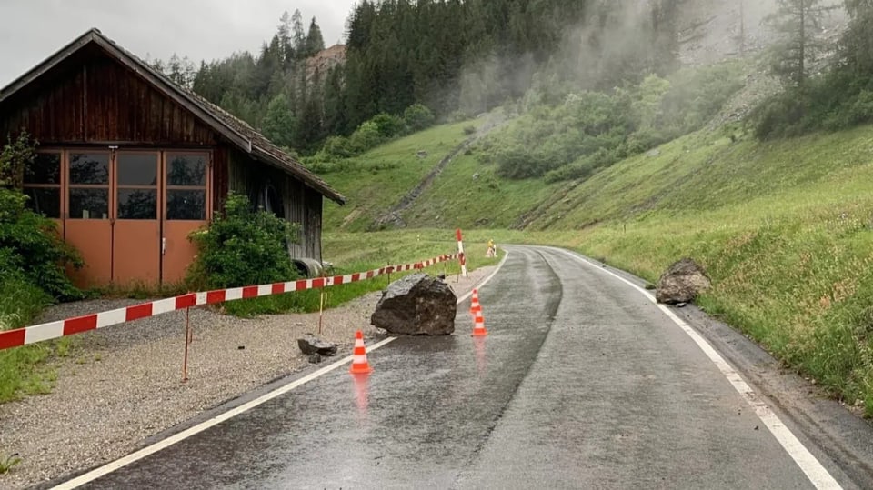 Ils 25 da matg 2022 han craps cuntanschì la via chantunala tranter Lantsch e Brinzauls.