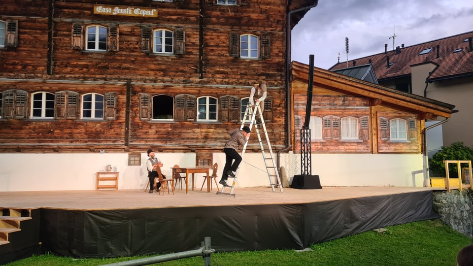 Auch Berge werden im Stück Fausta Piuniera in Brigels bestiegen. 