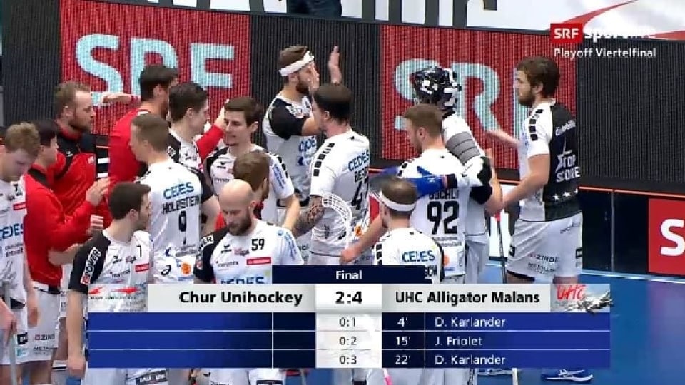 Gruppa da giugaders dad unihockey suenter la fin dad ina partida
