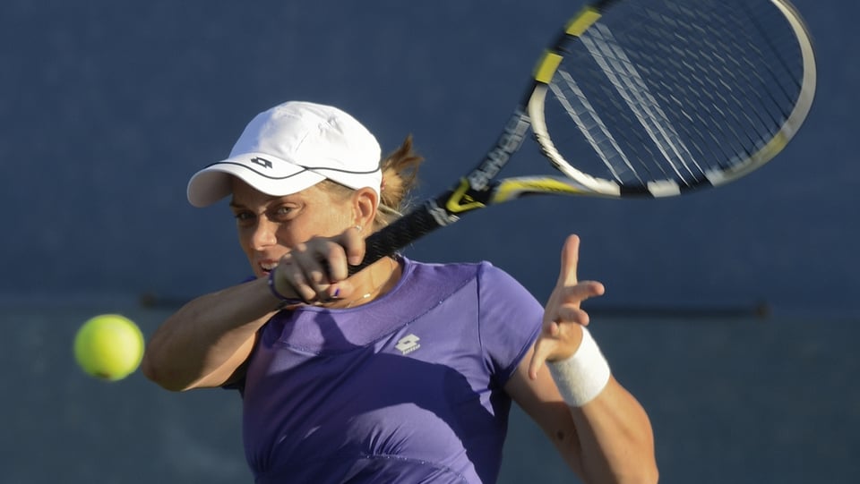 La giugadra da tennis svizra Romina Oprandi en acziun.