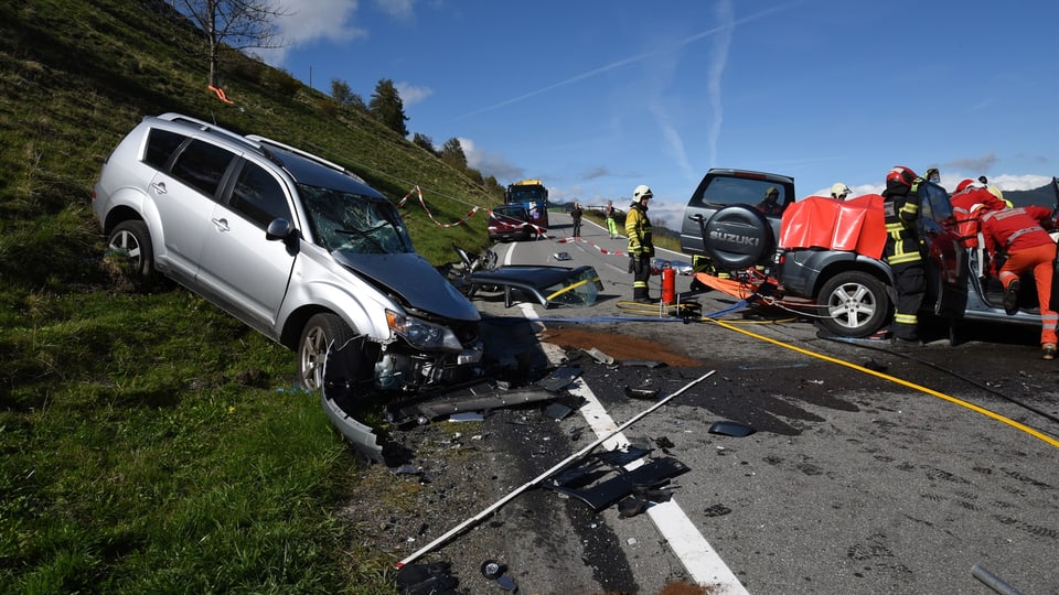 Accident sin via cun dus autos.