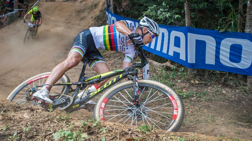 Schurter sin il velo enturn ina storta setga. 