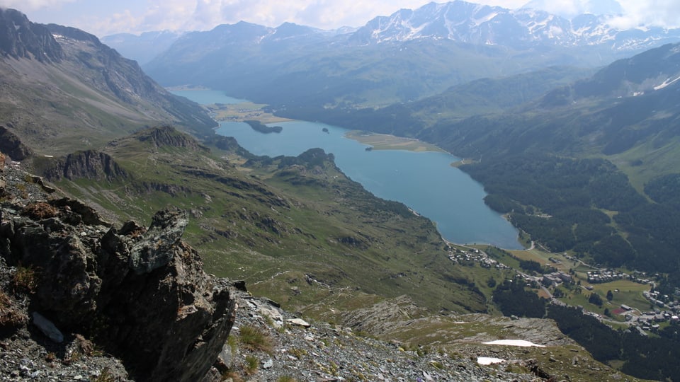 Vista sin Malögia ed ils lais: La regiun Malögia po vegnir realisada. 
