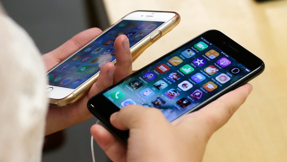 Telefonins dal model iPhone.