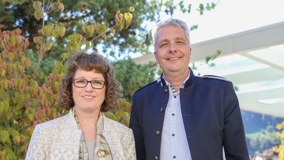 Claudia Käch e Mathias Bundi avant il spital da Glion.