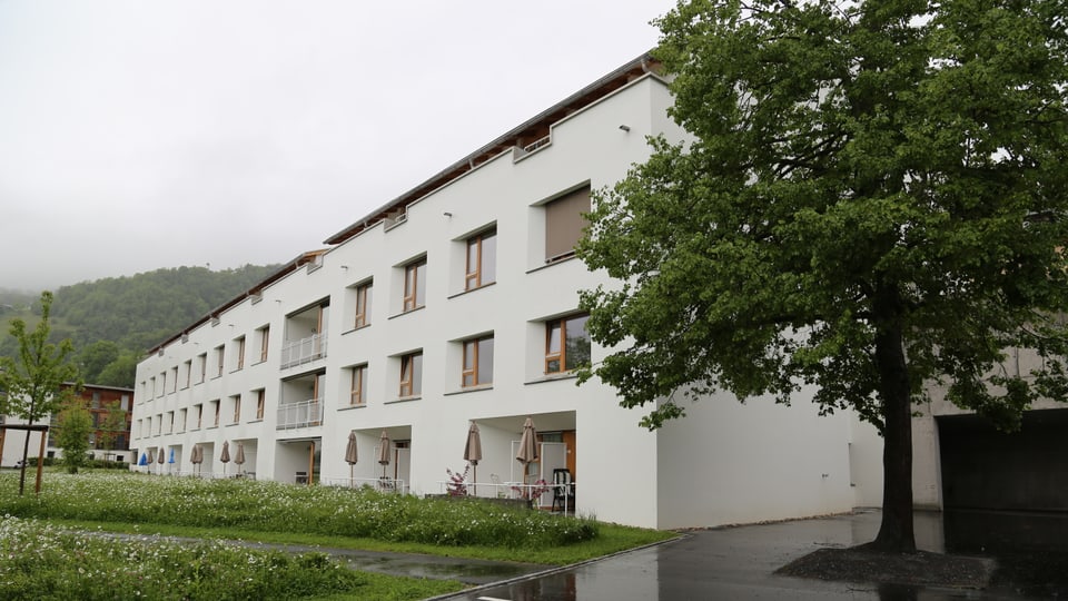 La chasa da tgira a Glion cun ina planta davantiers.