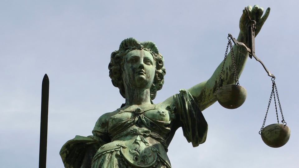 Purtret da la statua da la Giusticia. 