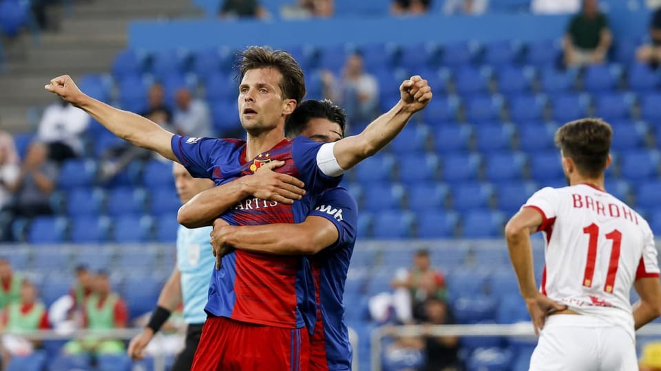 Valentin Stocker celebrescha ses gol
