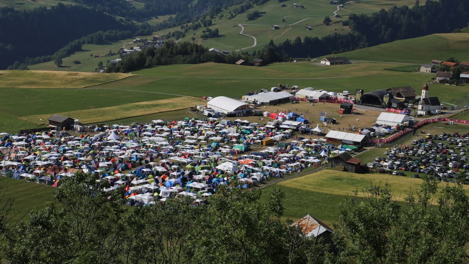 L'areal dal Open Air Lumnezia a Degen, gest sper la chaplutta da S. Bistgaun.