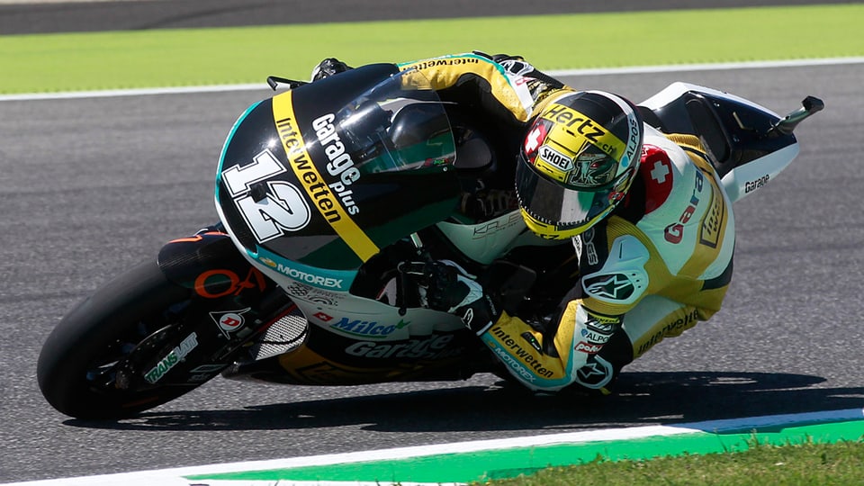 Tom Lüthi durant ina cursa da moto2.