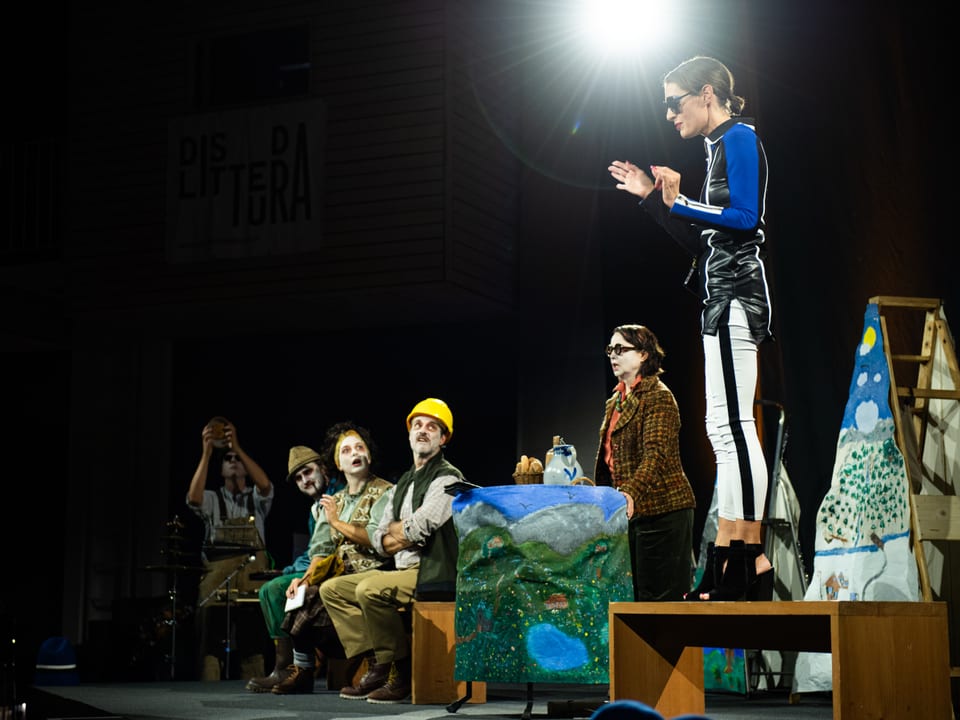 René Schnoz, Marietta Jemmi, Jonathan Ferrari, Annina Sedlacek und Felicitas Heyerick auf der Bühne