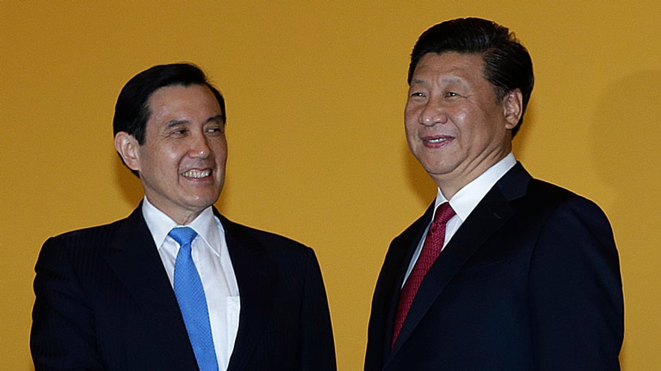 Il schef da stadi da la China Xi Jingpin (dretg) cun il schef da stadi dal Taiwan Ma Ying Jeou.