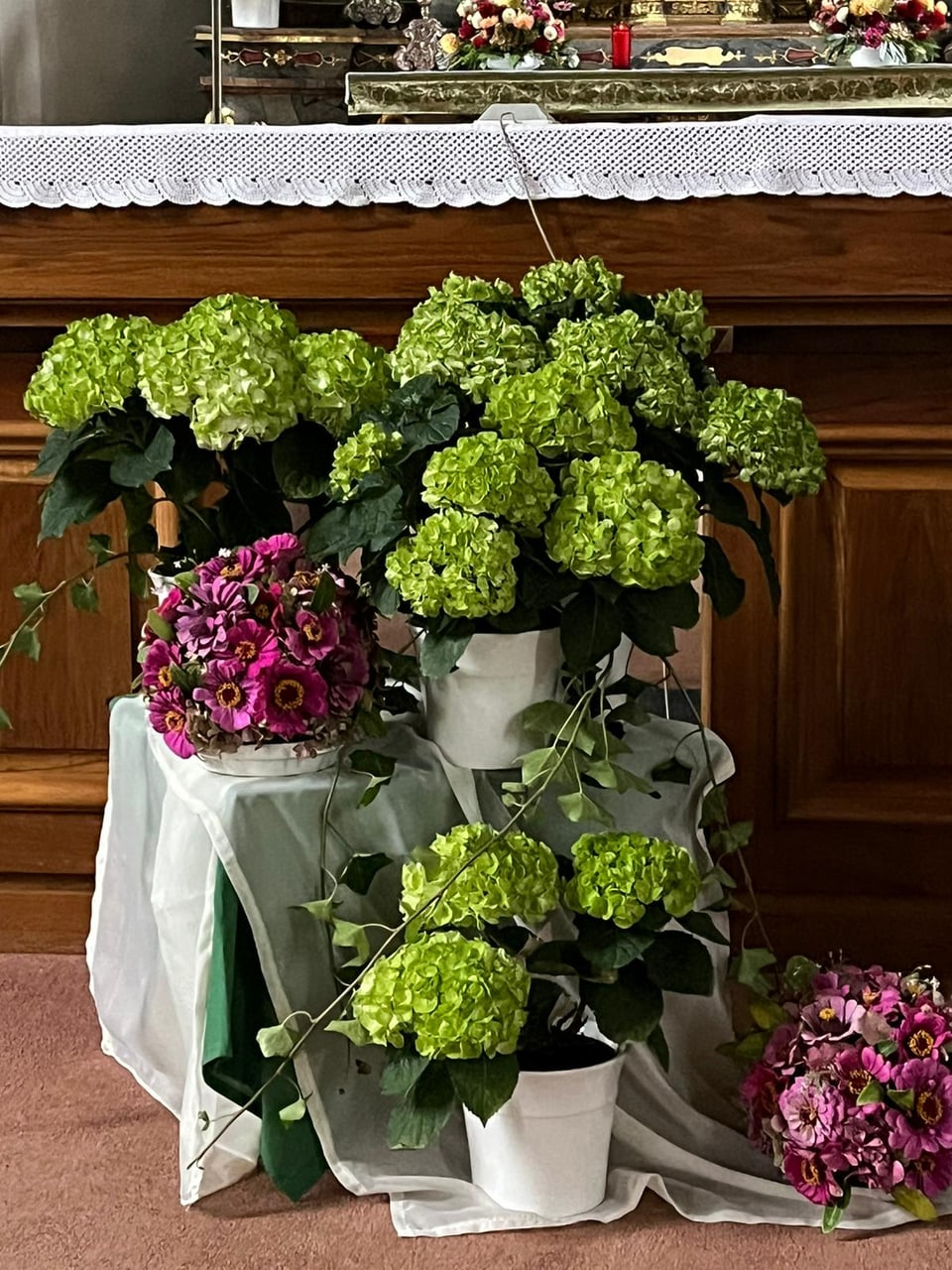 Blumen in der Kirche