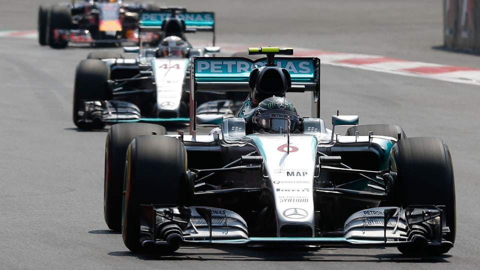 Ils dus autos da Mercedes. 