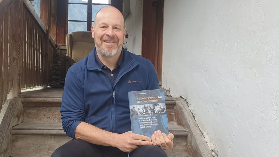 Manfred Veraguth und sein Buch Theatergeschichte der Drei Bünde