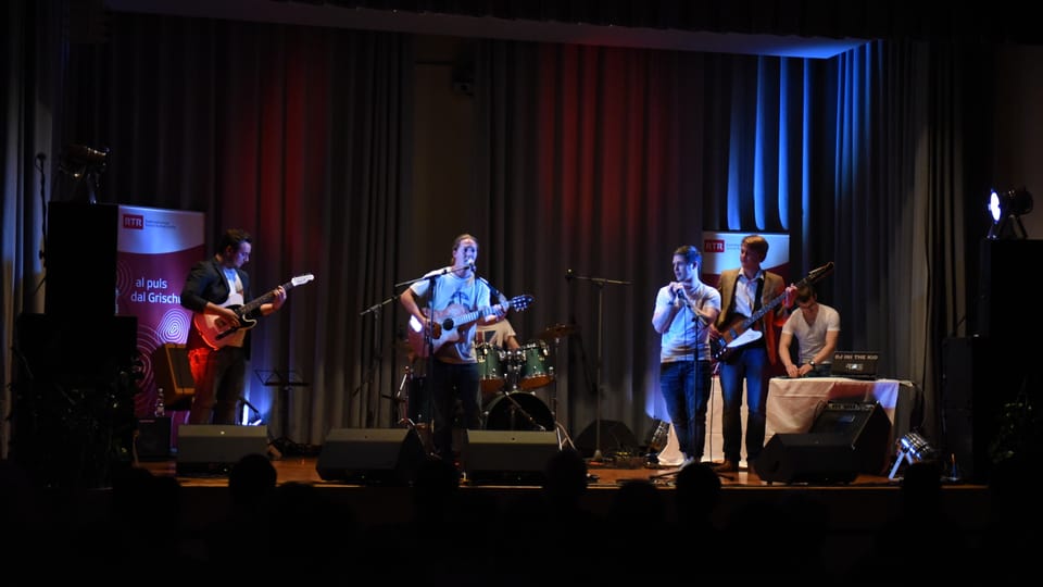 Giganto-Mattiu & band al «Da cumpagnia» a Cuira. Ina gruppa da musica sin il palc