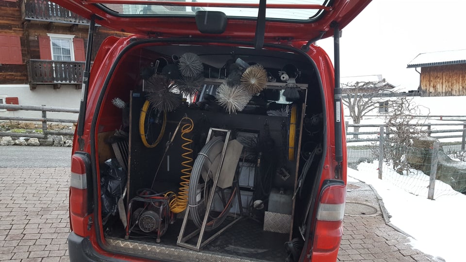 L'auto cun tut ils utensils è pront.