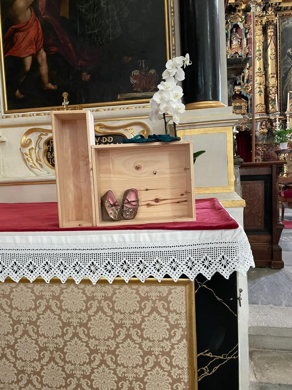 Kirchendekoration mit Blume