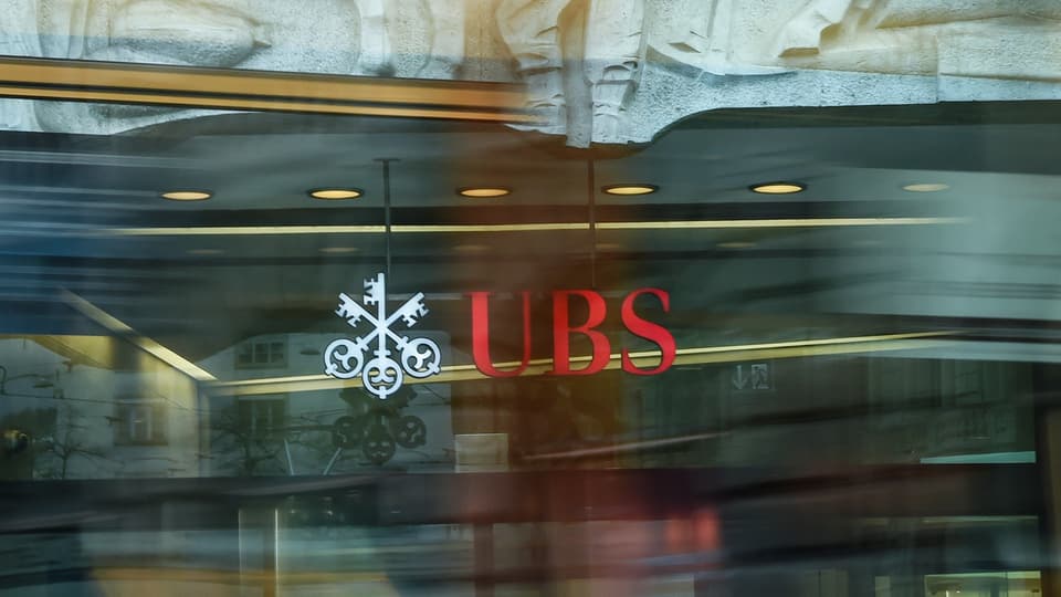 Entrada cun logo da l'UBS.