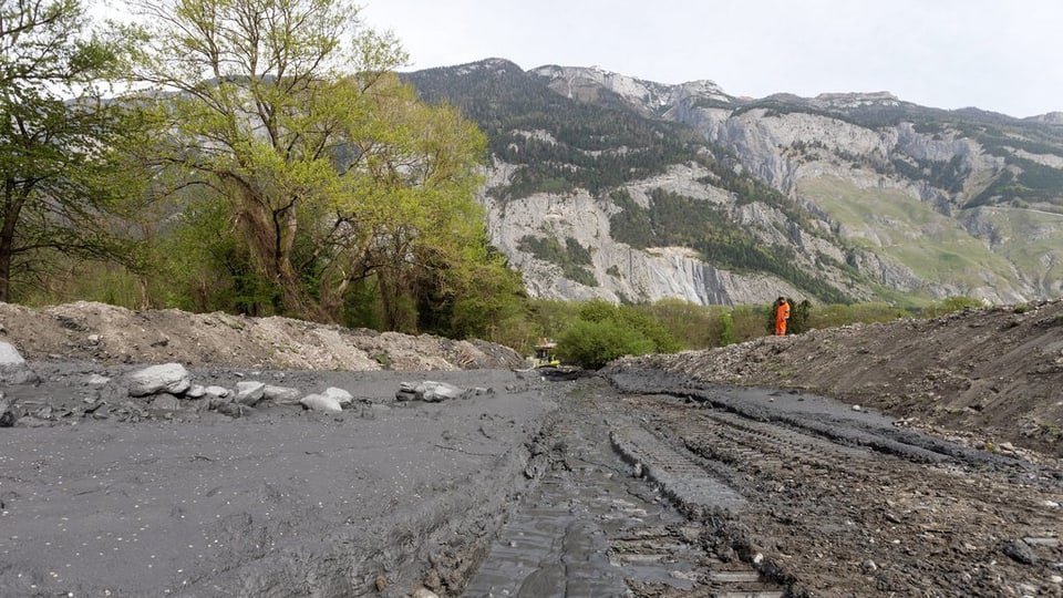 L’idea è da far in foss pli grond che po rimnar fin a 170‘000 meters cubic material, radund 8 giadas dapli ch’il foss actual. 