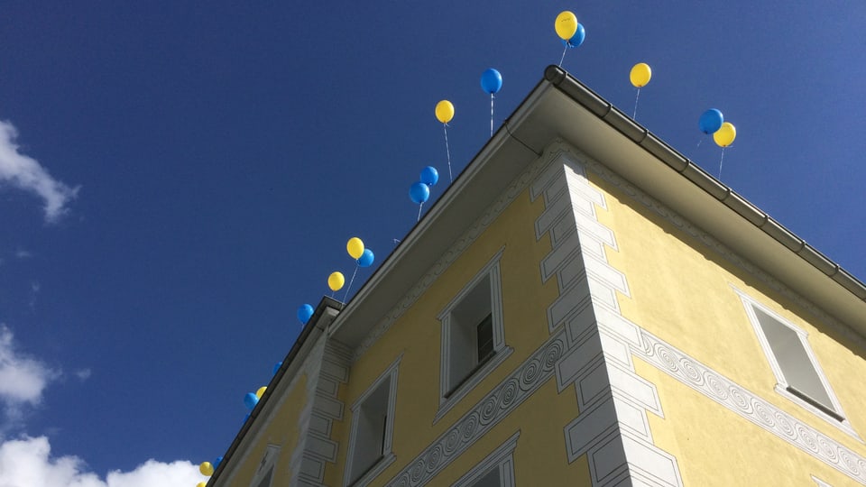 clinica cun balons per la festa