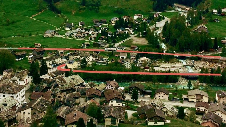 La lingia cotschna mussa l’access actual davent da la A13 en direcziun dal Pass dal Spleia. 