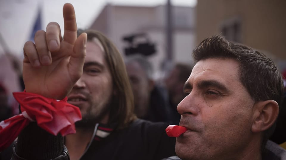 Lavurers da construcziuns ils 11. da settember a Turitg tar ina demonstraziun per meglras cundiziuns da lavur.