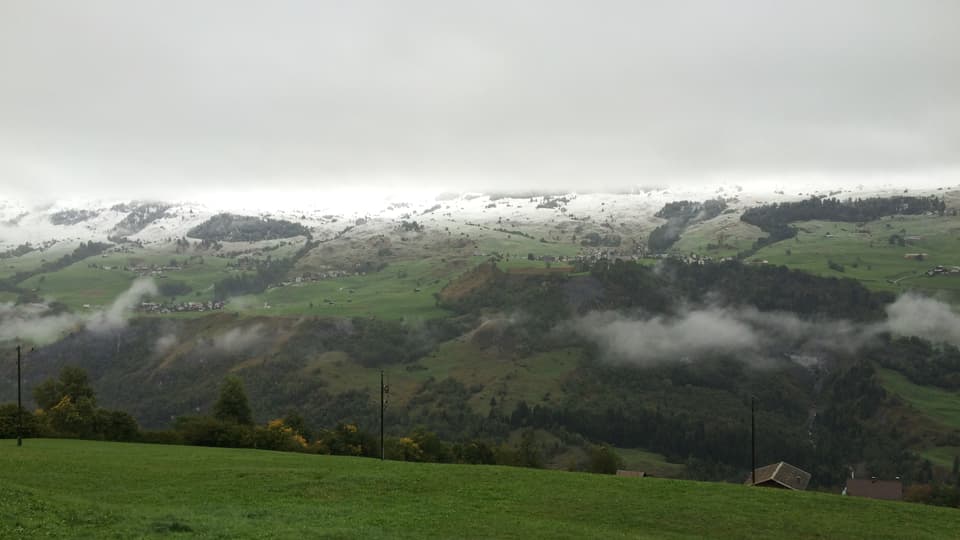 da vesair il cunfin da naiv en Val Lumnezia