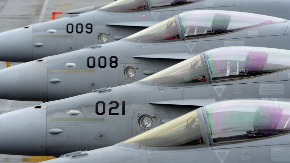 Purtret d'aviuns dal tip F/A 18. 