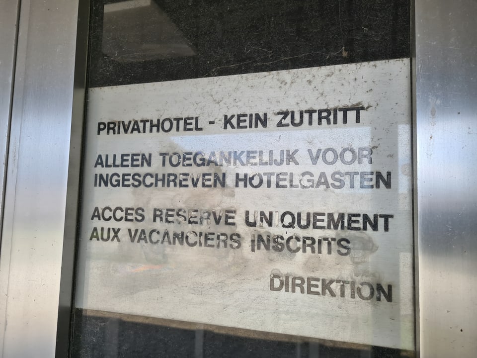 Il hotel era ina hotel privat, senza access per ils indigens. 