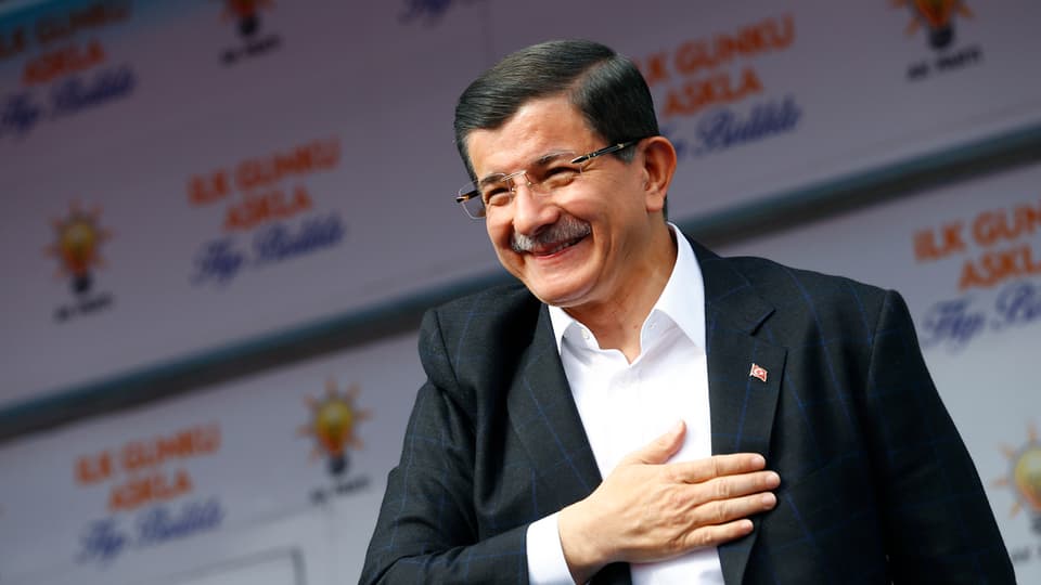 Il primminister tirc e president da l’AKP, Ahmet Davutoglu vul ina nova constituziun.