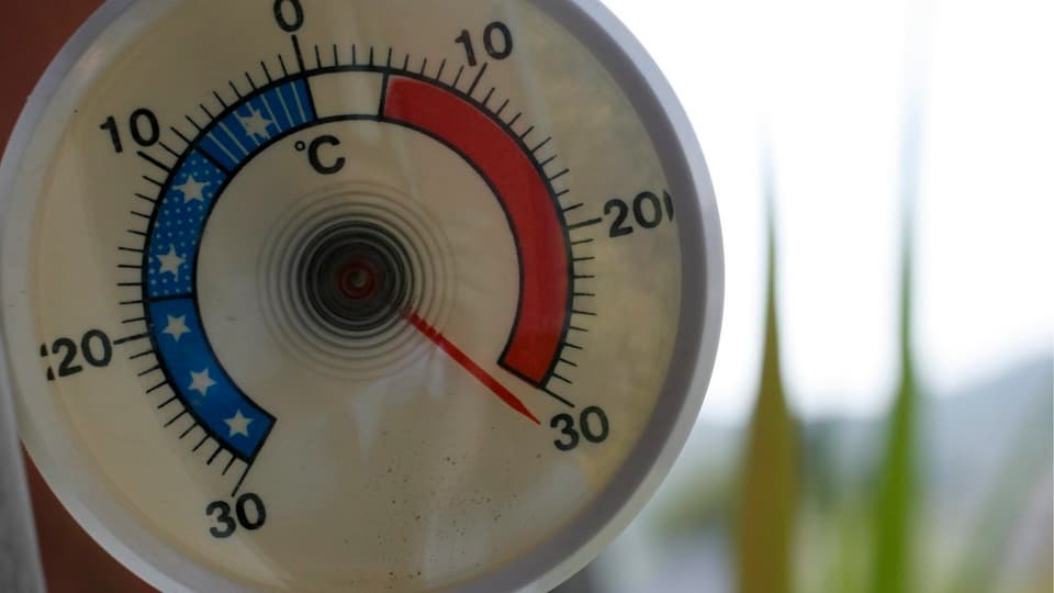 Purtret d'in termometer che mussa passa 30 grads. 