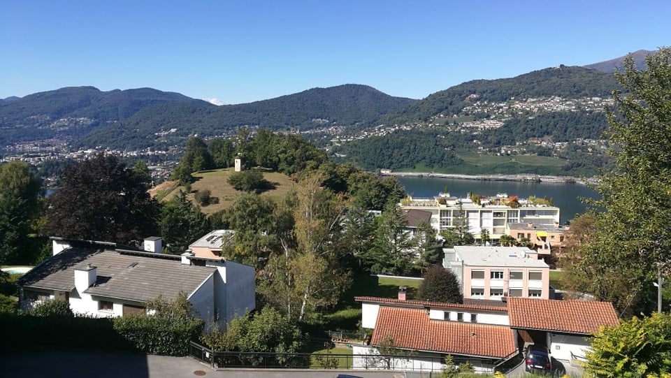 Montagnola sur il Lai da Lugano.