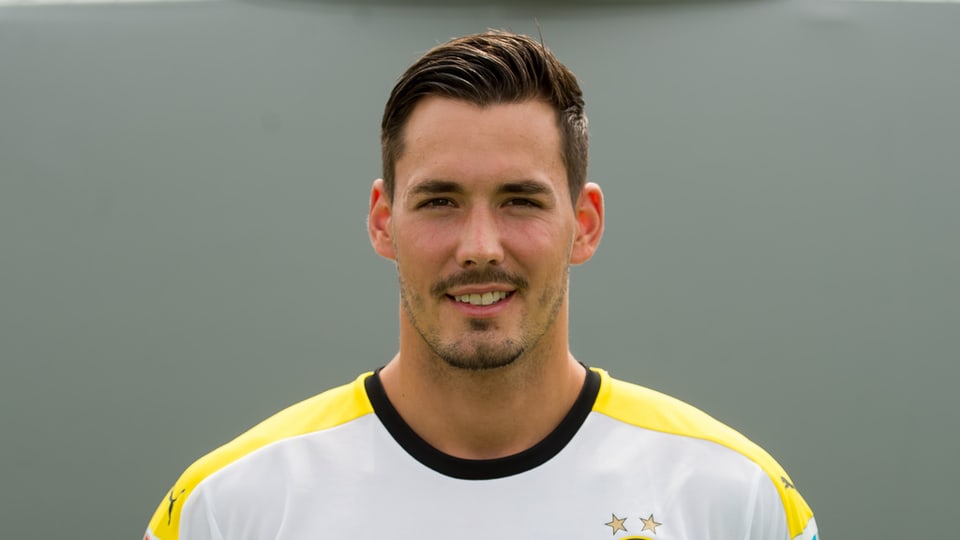 Roman Bürki en il dress da goli da Borussia Dortmund.
