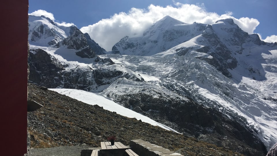 La vista da la chamona Tschierva. 