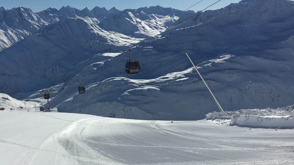 Las pendicularas sin il Schneehüehnerstock sur il pass Alpsu. 