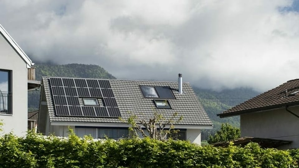 Fatgs davart l'energia solara en il Grischun