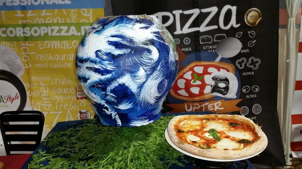 Cun il globus fatgs ord pasta da pizza e la pizza Margherita è Claudio Vicanò daventà campiun mundial. 