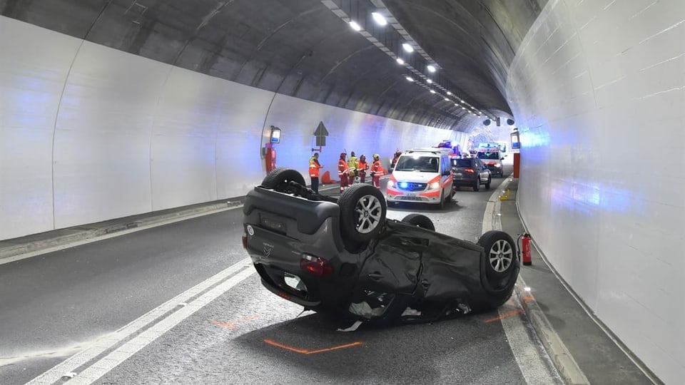 Purtret d'in auto ch'è sin tetg. 