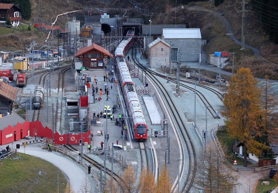 Tren vegn or dal tunnel