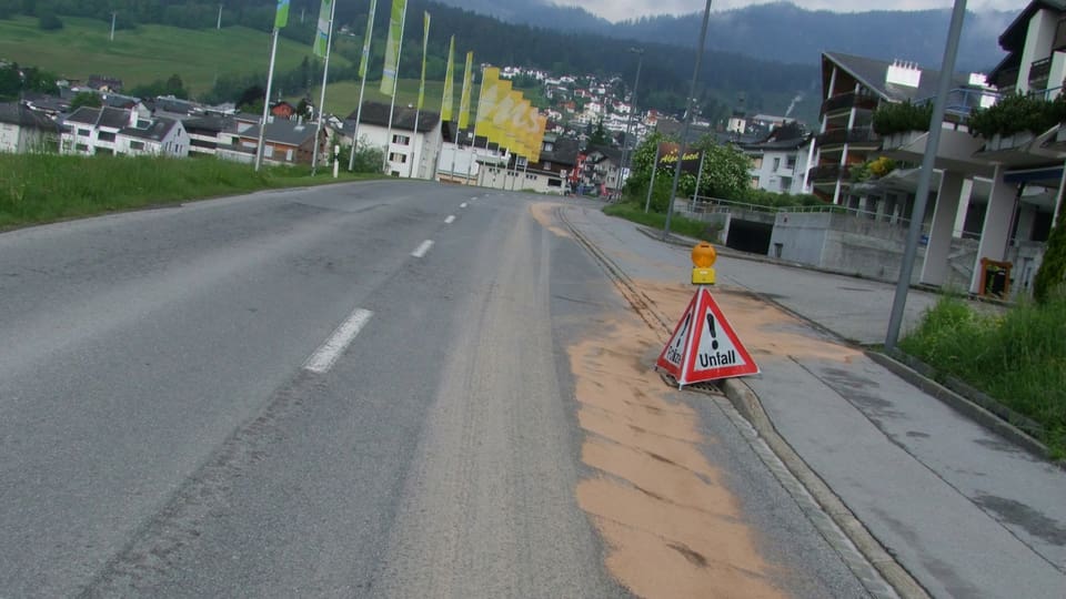 Ils fastizs da benzin a Flem. Sin ils fastizis ha la polizia mess resgim.