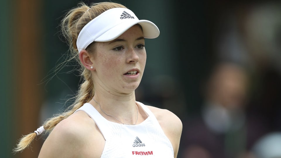 Giugadra da tennis grischuna.