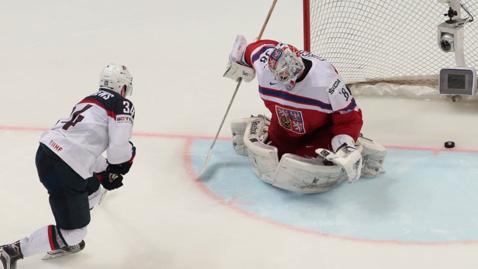 Auston Matthews che sajetta il penalti.