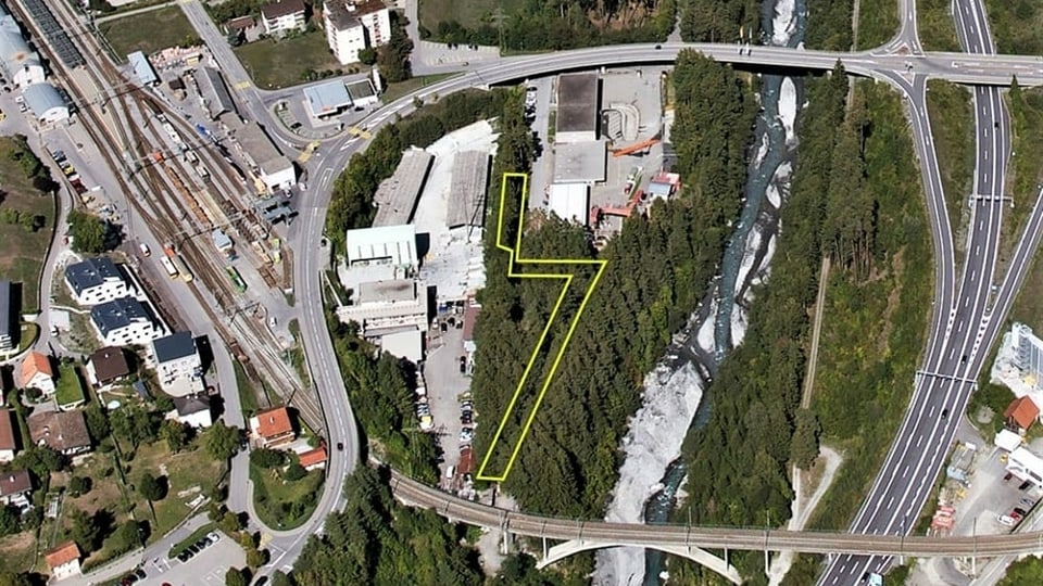 Maletg da satellit cun inditga nova basa da pumpiers.