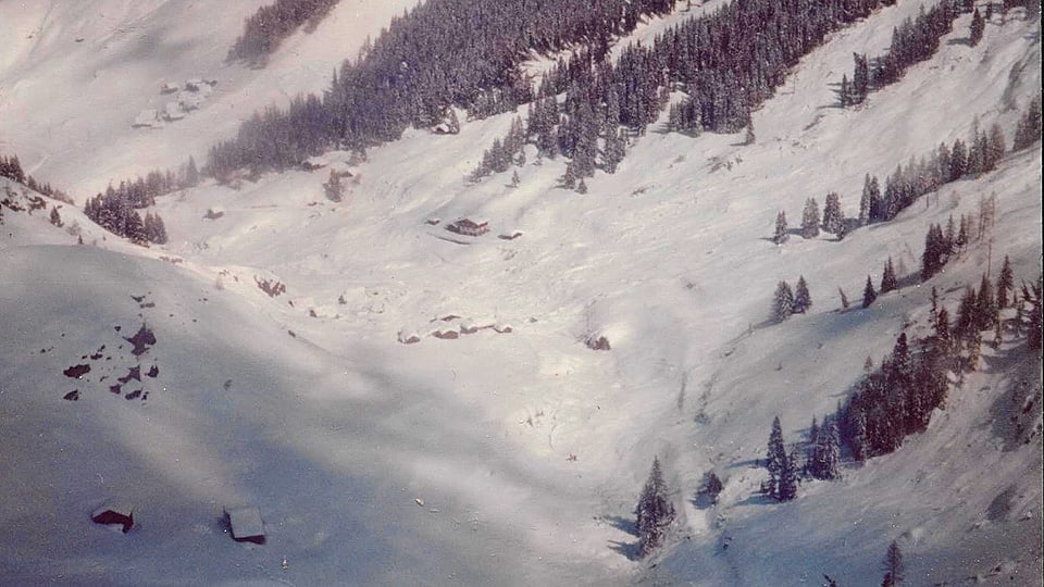Acla suenter las lavinas da l'avrigl 1975.
