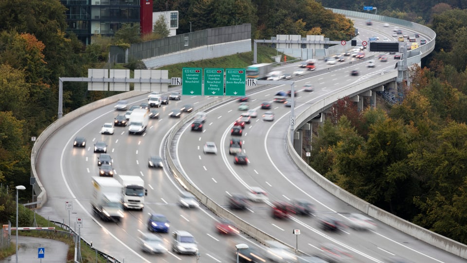 Autostrada cun traffic.
