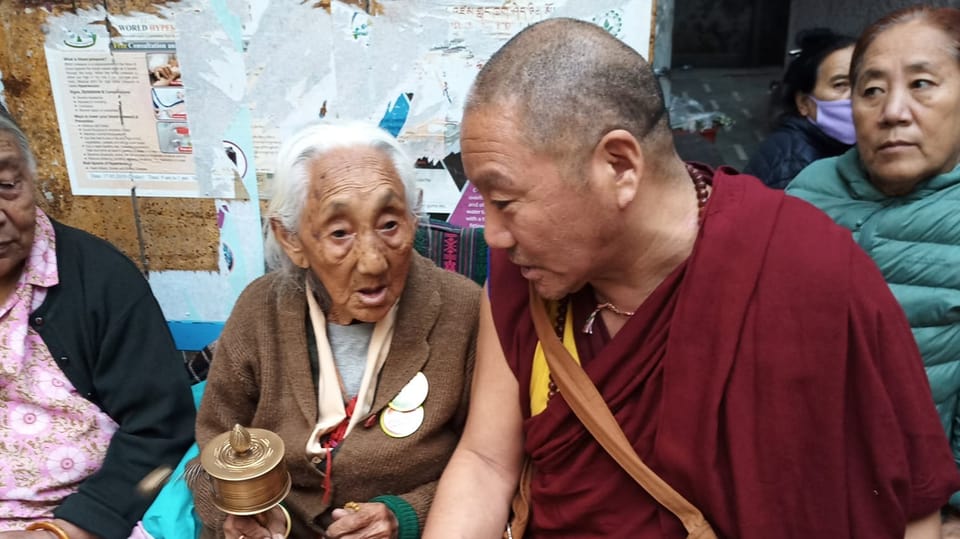Lama Lobsang Topgyal leistet soziale Arbeit in Indien und in Nepal