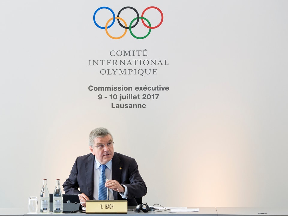 Thomas Bach a chaschun d'ina seduta da la executiva dal Comité olimpic internaziunal.