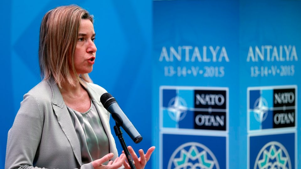 Federica Mogherini durant ses pled ad Antalya en Tirchia.