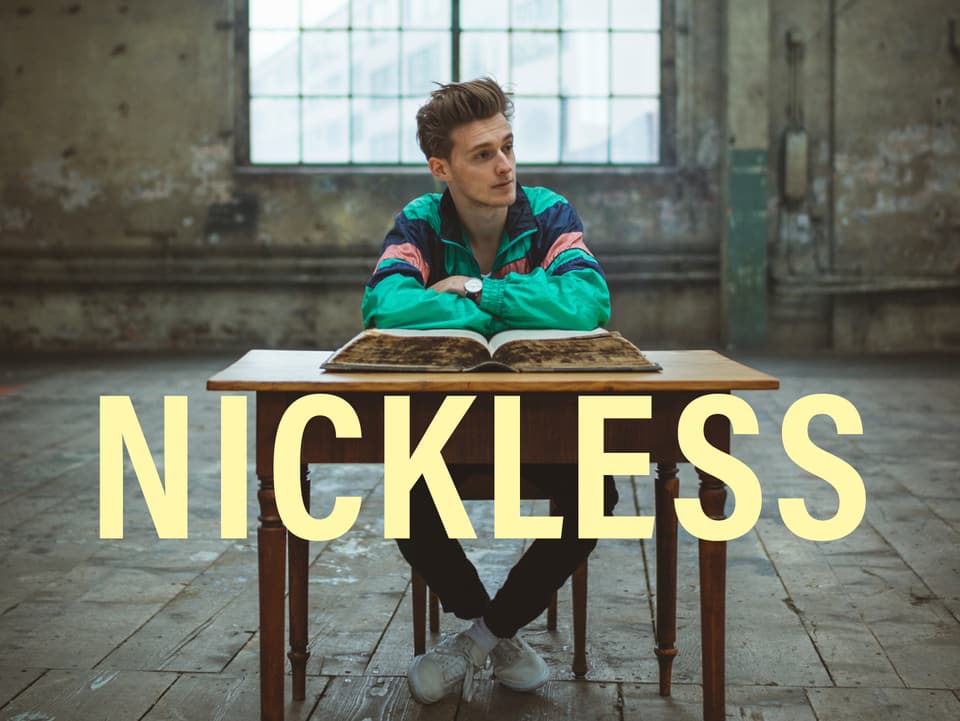 Nicola Kneringer, alias Nickless in giuven a la maisa